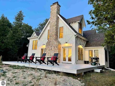 /international/us/33171-mrs-reddings-trail-beaver-island-mi-110096663691/