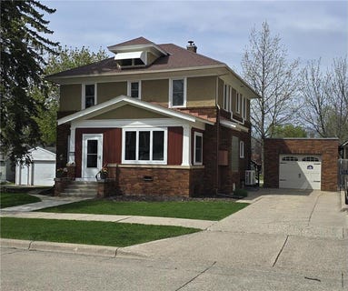 /international/us/116-e-school-street-owatonna-mn-110107804715/