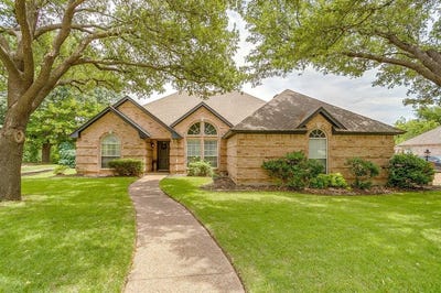 /international/us/9928-wandering-way-street-benbrook-tx-110108416700/