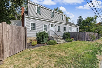 /international/us/121-bucknam-road-falmouth-me-110110354977/