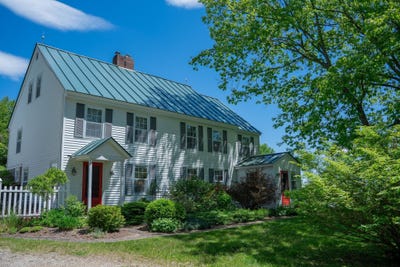 /international/us/352-maple-hill-road-newbury-vt-110107937966/