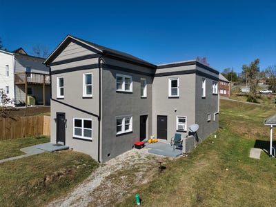 /international/us/238-third-street-pulaski-va-110107660321/