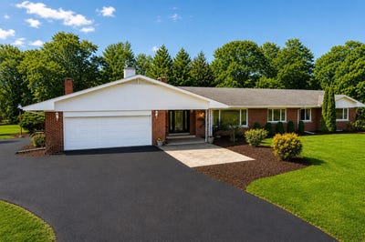 /international/us/15600-griswold-springs-road-plano-il-110108823642/