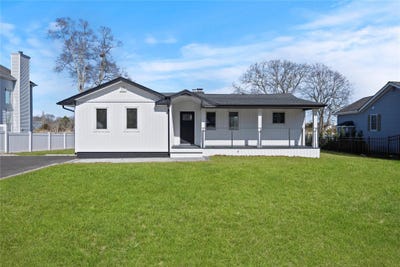 /international/us/193-holiday-boulevard-center-moriches-ny-110098240089/