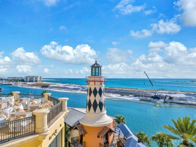 /international/us/10-harbor-boulevard-destin-fl-110101342913/