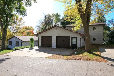 /international/us/124-e-saint-paul-street-darwin-mn-110120134206/