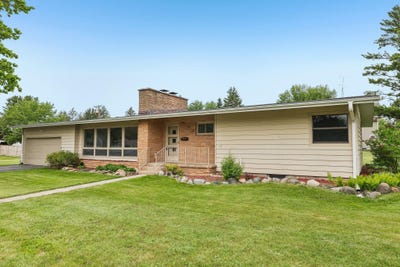 /international/us/723-bauer-street-wisconsin-dells-wi-110108223499/
