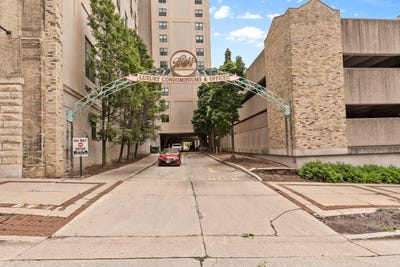 /international/us/270-e-highland-ave-milwaukee-wi-110104903414/