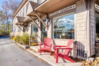 /international/us/6-grove-street-wolfeboro-nh-110103438343/