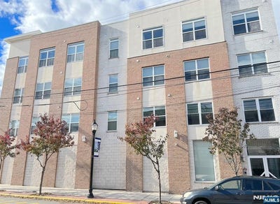 /international/us/1901-summit-avenue-union-city-nj-110105521602/