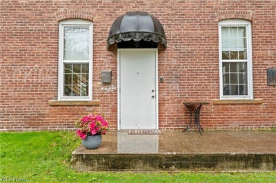 /international/us/241-myrtle-street-ravenna-oh-110107829799/