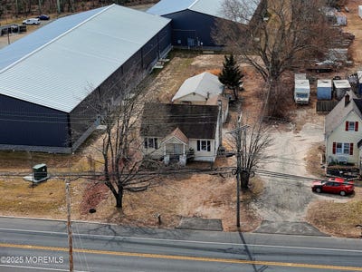 /international/us/1002-state-route-33-freehold-nj-110097976275/