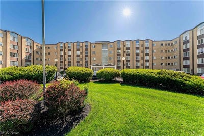 /international/us/25735-lorain-road-north-olmsted-oh-110108190712/
