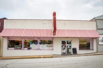 /international/us/124-w-washington-avenue-ava-mo-110108024224/