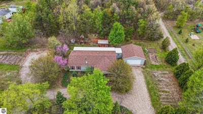 /international/us/11015-riley-road-interlochen-mi-110099855034/?lang=zh-tw