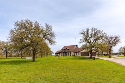 /international/us/318-e-lone-star-road-poolville-tx-110091056678/