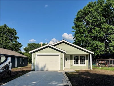 /international/us/1221-s-maple-street-ottawa-ks-110108341750/