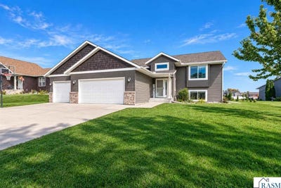 /international/us/233-oak-drive-eagle-lake-mn-110120416352/
