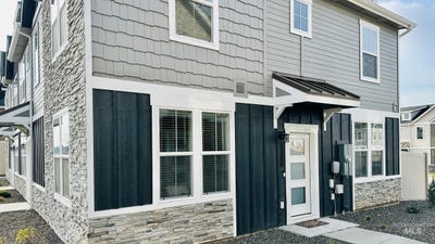 /international/us/5958-s-jessenia-lane-boise-id-110107866857/