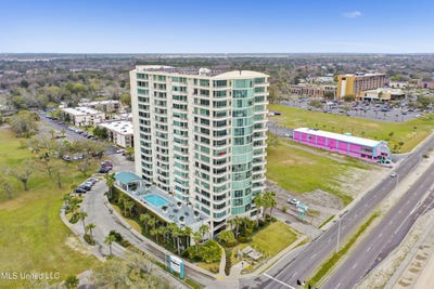 /international/us/2060-beach-boulevard-biloxi-ms-110100619471/
