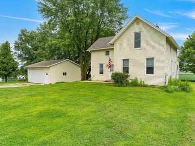 /international/us/301-1st-street-long-grove-ia-110104519805/