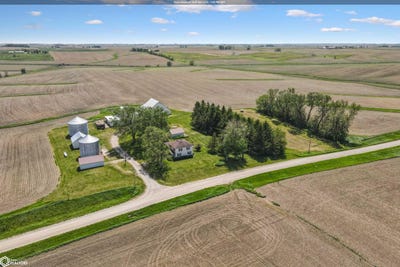 /international/us/926-330th-avenue-grinnell-ia-110099676367/
