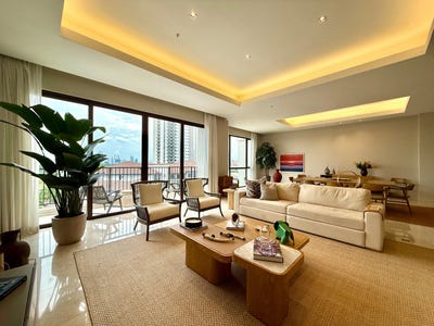/international/us/santa-maria-panama-city-ca-110109883978/