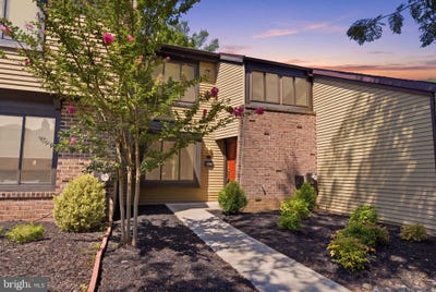 /international/us/17-farmington-place-newtown-pa-110119468408/