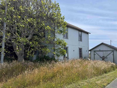 /international/us/441-3rd-st-crescent-city-ca-110100393495/