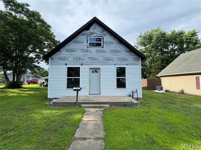 /international/us/603-e-chestnut-street-gillespie-il-110108472574/