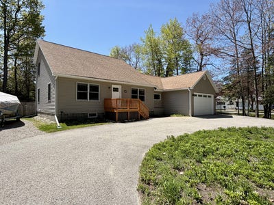 /international/us/415-w-etherington-street-mackinaw-city-mi-110107546879/