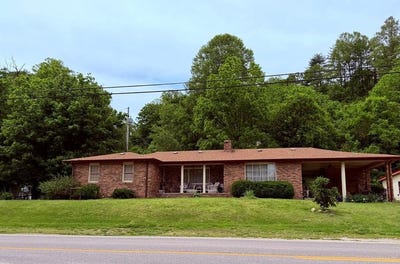 /international/us/297-ky-route-172-staffordsville-ky-110108279548/