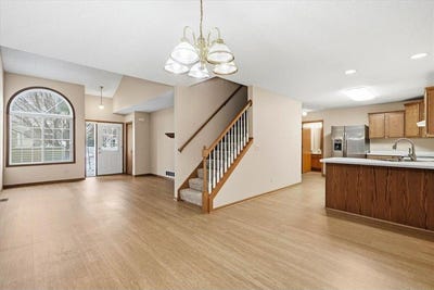 /international/us/2305-rosemary-curve-hudson-wi-110106073340/