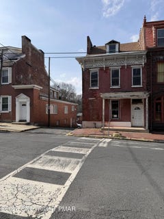 /international/us/622-mahantongo-street-pottsville-pa-110106945710/