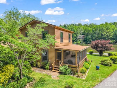 /international/us/117-willow-way-hendersonville-nc-110108349436/