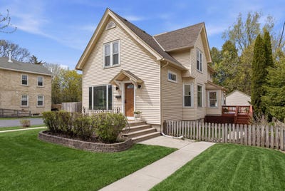 /international/us/422-w-grand-ave-port-washington-wi-110108093048/