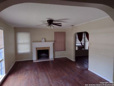 /international/us/415-north-san-antonio-tx-110094850440/