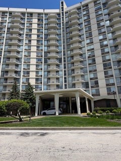 /international/us/40-n-tower-road-oak-brook-il-110108121192/