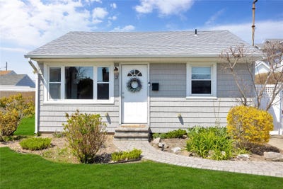 /international/us/3-kent-place-amityville-ny-110098938524/