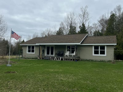 /international/us/4010-lake-shore-drive-charlevoix-mi-110107663891/