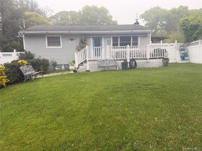 /international/us/19-westbury-drive-sound-beach-ny-110108423443/
