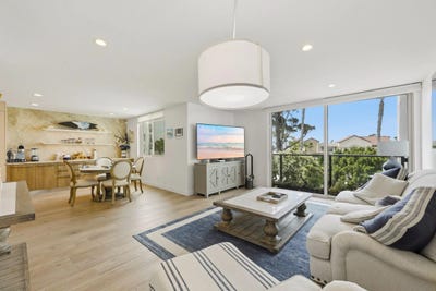 /international/us/909-coast-la-jolla-ca-110107841279/