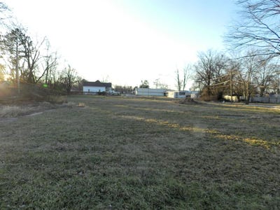 /international/us/28-sycamore-st-harrisburg-il-110120513075/