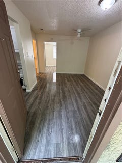 /international/us/8127-stonehurst-street-dallas-tx-110108252950/