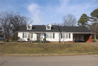 /international/us/1008-w-college-street-ozark-ar-110105855516/