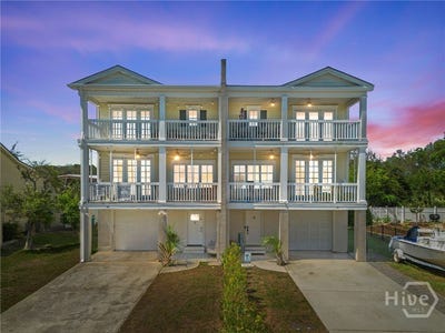/international/us/40-captains-view-tybee-island-ga-110107842042/