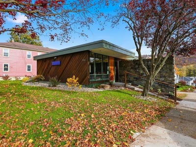 /international/us/204-york-avenue-towanda-pa-110103627257/