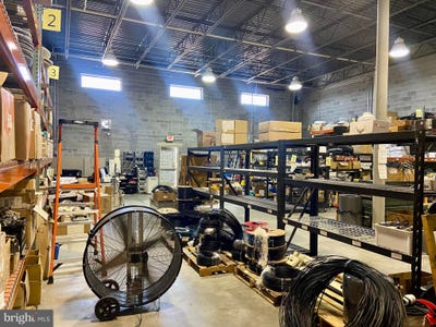 /international/us/250-airport-road-winchester-va-110093695273/