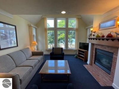 /international/us/16f-the-inn-glen-arbor-mi-110100247597/