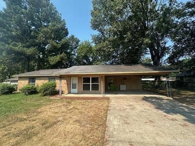 /international/us/1204-s-center-st-lonoke-ar-110101426937/